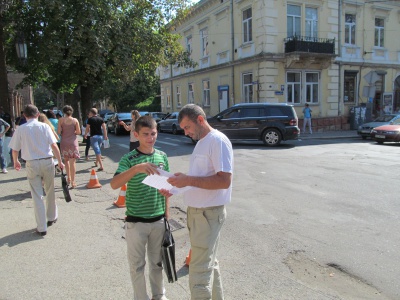 Абітурієнти утворили величезні черги в ЧНУ (ФОТО)