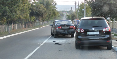 ДТП на Буковині: автомобіль від удару загорівся (ФОТО)