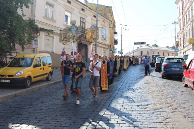 Буковинці йшли хресним ходом за мир (ФОТО)