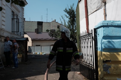 У Чернівцях горіла стара будівля, в якій знаходиться офіс "Свободи"