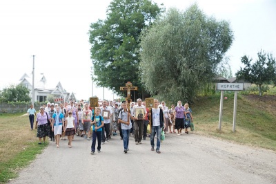 Буковинці пройшли хресним ходом на Аннину гору, де правитиме митрополит Онуфрій (ФОТО)