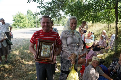 Буковинці пройшли хресним ходом на Аннину гору, де правитиме митрополит Онуфрій (ФОТО)