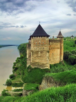 Хотинська фортеця ХІІІ століття в раритетних фотографіях