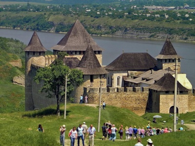 Хотинська фортеця ХІІІ століття в раритетних фотографіях