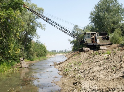 У Вашківцях на Буковині розчищають річку, щоб не було повені