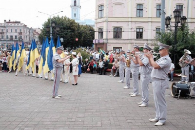 Чернівці відзначають День прапора України (ФОТО)