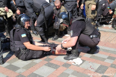 У силовиків під Радою кинули бойову гранату: близько 30 поранених (ФОТО)