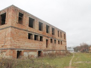 Недобудований дитсадок на Буковині повторно приватизують Недобудований дитсадок на Буковині повторно приватизують