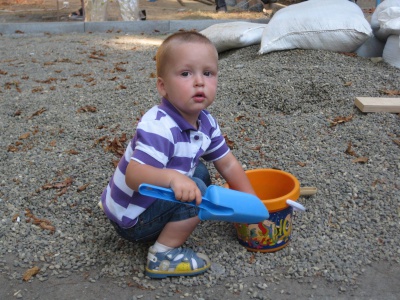 У Чернівцях у "Фан-парку" збудували дитячий майданчик (ФОТО)