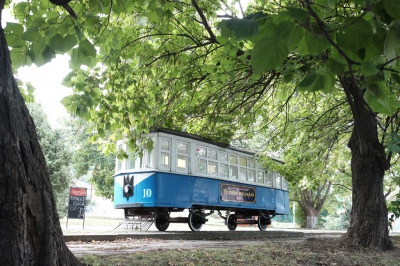 Трамвай-пам’ятник у Чернівцях перетворили у кафе (ФОТО)