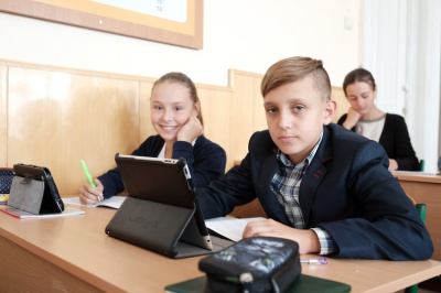Замість підручників у школах на Буковині користуються планшетами (ФОТО)
