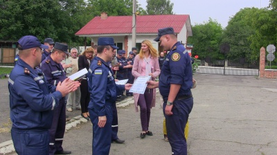 До Чернівців із зони АТО повернулися 14 рятувальників