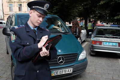 Як кореспондент «МБ» робила селфі із «старою» міліцією в Чернівцях