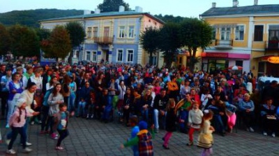 На концерті у Вижниці збирали кошти на будинок загиблому в АТО земляку