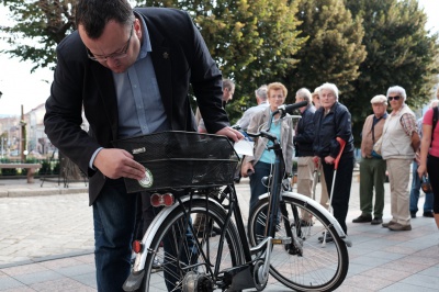 Мер Чернівців і чиновники приїхали на роботу на велосипедах (ФОТО)