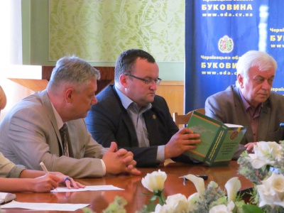 Чернівецькі науковці написали книгу про історію влади у краї