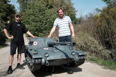 Троє чернівчан створили танк на базі велосипеда (ФОТО)