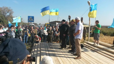 Активісти розпочали блокаду Криму