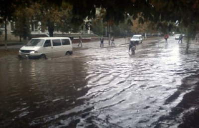У Львові через зливу рівень води на вулицях сягнув 20-30 см