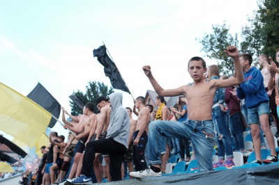 Домашня гра "Буковини" стала святом — з повними трибунами і справжнім весіллям (ФОТО)