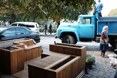Перший парклет у Чернівцях встановили на вулиці Ватутіна (ФОТО)