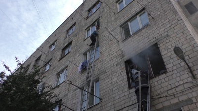 Велика пожежа в Чернівцях — людей рятували висувними драбинами з верхніх поверхів (ФОТО, ВІДЕО)