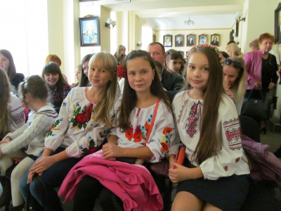 Чернівецькі діти за перемогу в конкурсі з енергозбереження отримали ноутбуки
