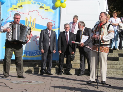 На алеї слави в Чернівцях "загорілися" ще дві зірки