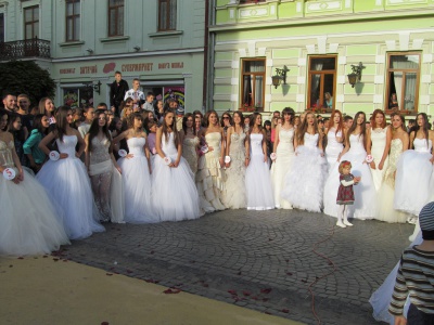 Під час фестивалю "Одруження на Панській" на лікування Богдана Чорнея зібрали майже 17 тисяч гривень