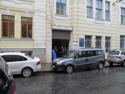 У Чернівцях "замінували" міську виборчу комісію (ФОТО)