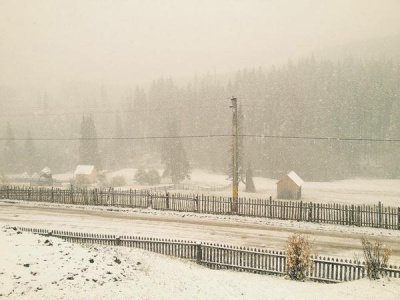 Снігопади в Румунії паралізували дороги