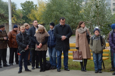 У Чернівцях відкрили пам’ятну дошку Сергію Побережнику, який торік загинув в АТО (ФОТО)