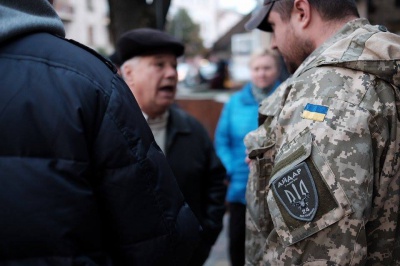 Бійці АТО у Чернівцях перевіряли, чи провезуть їх безкоштовно у маршрутках (ФОТО)