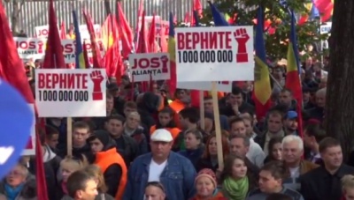 У Кишиневі тисячі людей блокують парламент