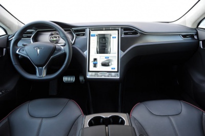 Компанія Tesla презентувала автопілот для свого електромобіля