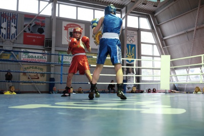 Нещадні дівчачі бої: у Чернівцях триває чемпіонат України з жіночого боксу (ФОТО)