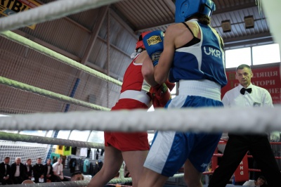 Нещадні дівчачі бої: у Чернівцях триває чемпіонат України з жіночого боксу (ФОТО)