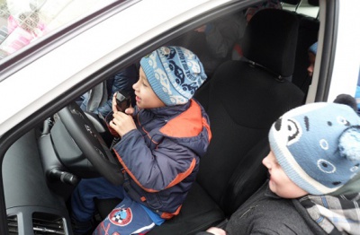ДАІ навчало вихованців дитсадка у Чернівцях правилам дорожнього руху (ФОТО)