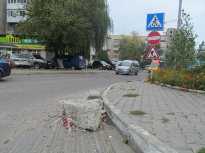 Вулицю Каспрука в Чернівцях знову припинили асфальтувати (ФОТО)