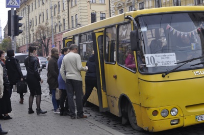 У понеділок добратися до Калічанки у Чернівцях особливо складно