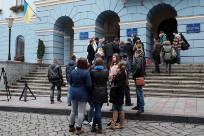 У Чернівцях Федірко представив "Новий чорний квадрат Малевича для українського виборця"