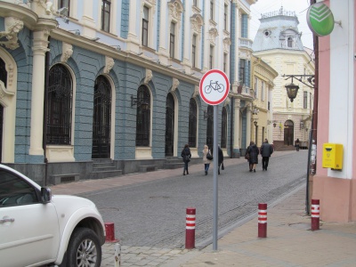 На вулиці Кобилянської у Чернівцях заборонили рух велосипедів