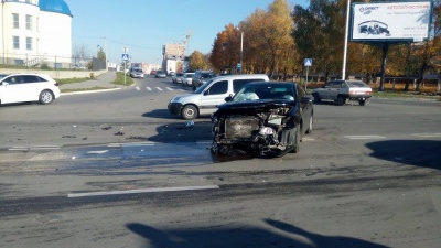 На вулиці Воробкевича в Чернівцях зіткнулись дві іномарки (ФОТО)