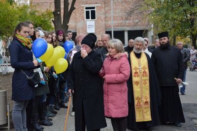 У Чернівцях встановили меморіальну дошку бійцю, котрий загинув в АТО (ФОТО)