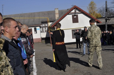 З Буковини до армії відправили перших строковиків (ФОТО)