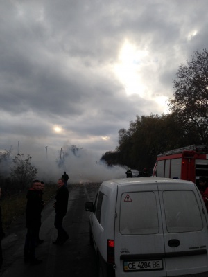 З’явилося відео пожежі "Мерседеса", що згорів на Буковині