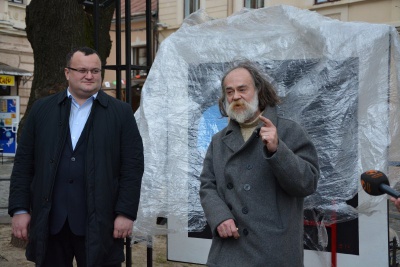 У Чернівцях відкрили пам’ятник Малевичу і його "Чорному квадрату"