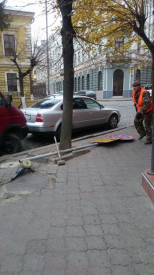 У Чернівцях розпочали впорядкування дорожніх знаків