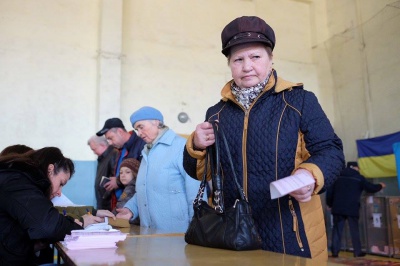 Молодь у Чернівцях голосує мляво (ФОТО)
