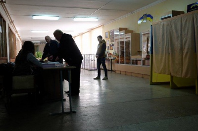 Молодь у Чернівцях голосує мляво (ФОТО)